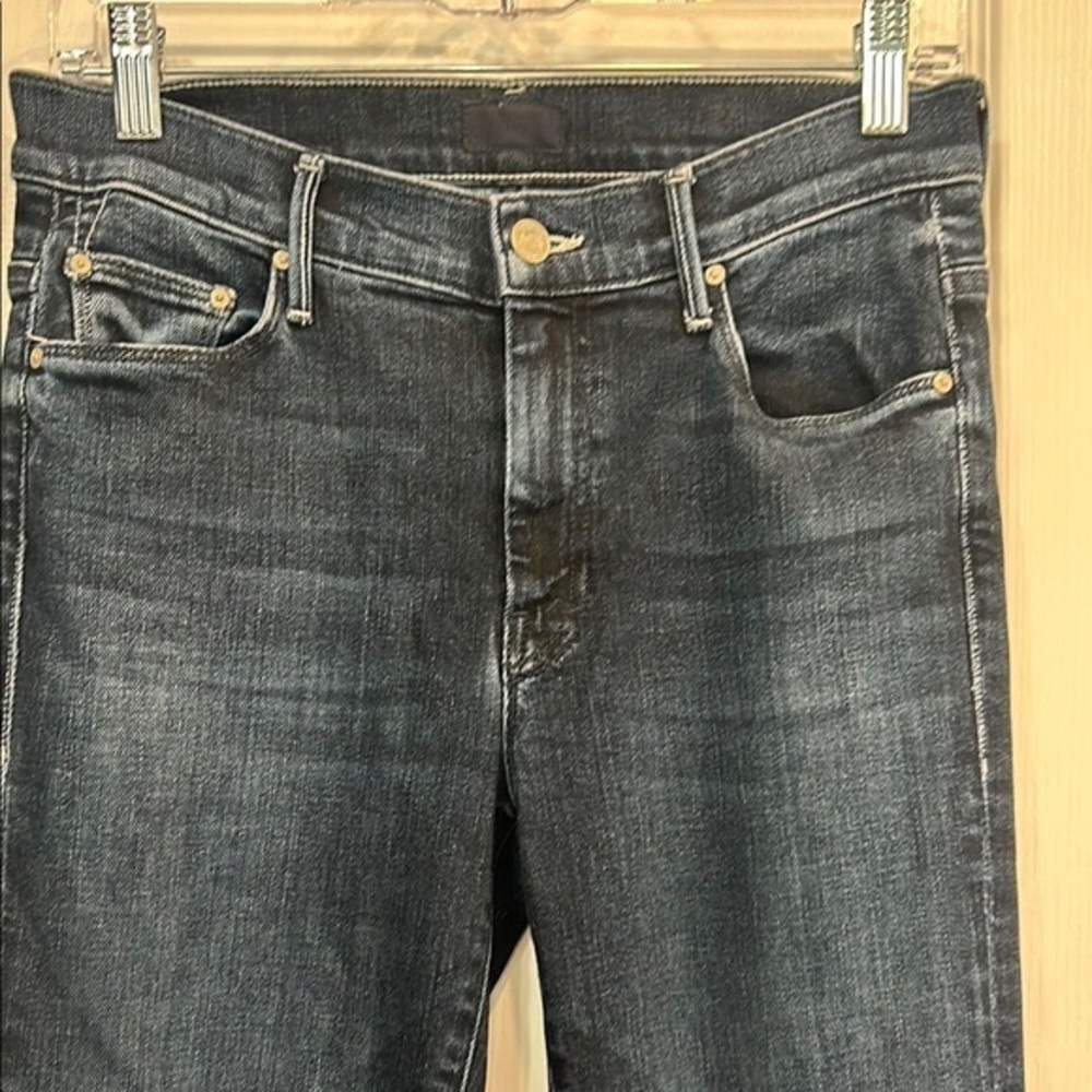 MOTHER jeans weekender fray size 28